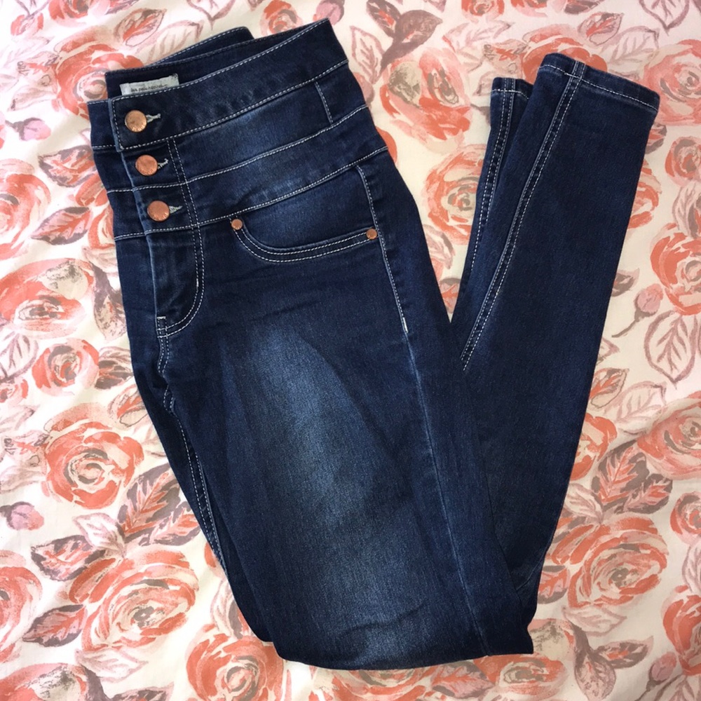High wasted jeans